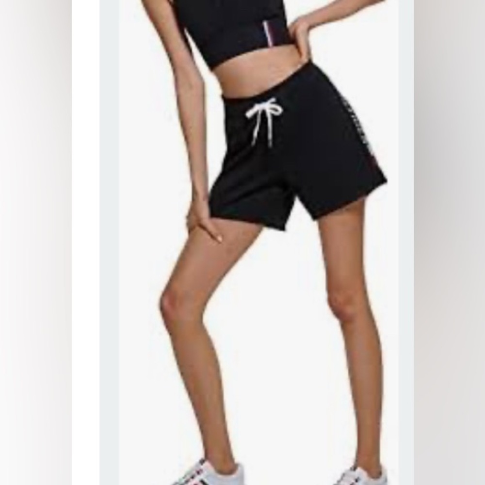 Tommy Hilfiger Black Athletic Shorts Relaxed Fit with pockets